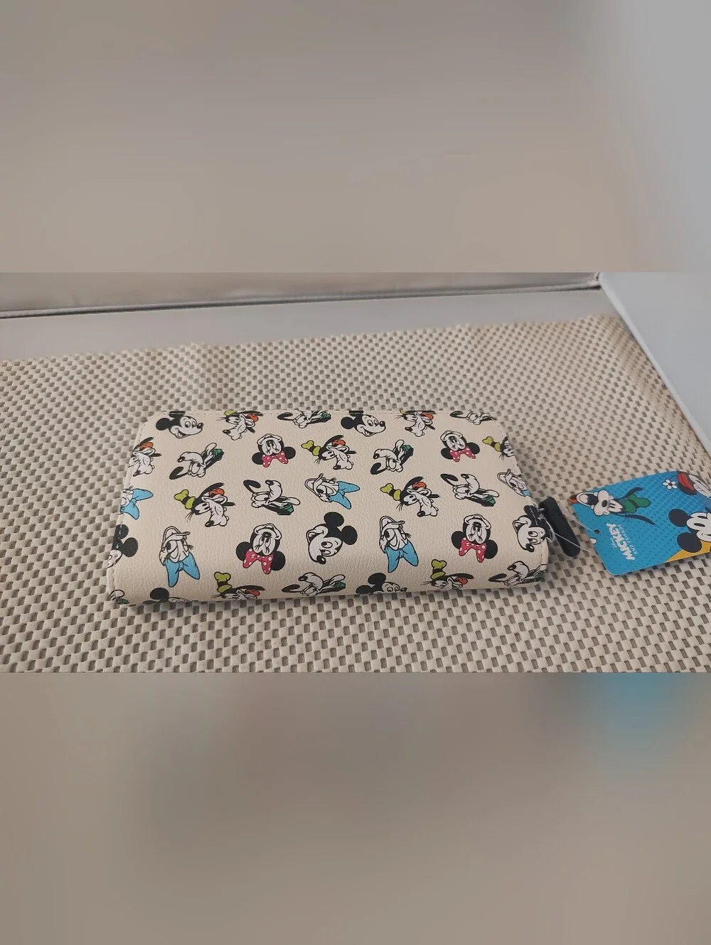 Mickey & Co. Wallet NWT Disney Goofy Minnie Mickey Pluto Daisy Donald